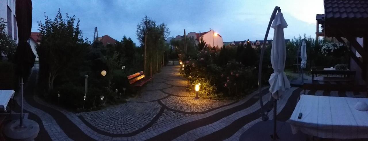 Na Fali Pokoje Goscinne Łeba Exteriör bild