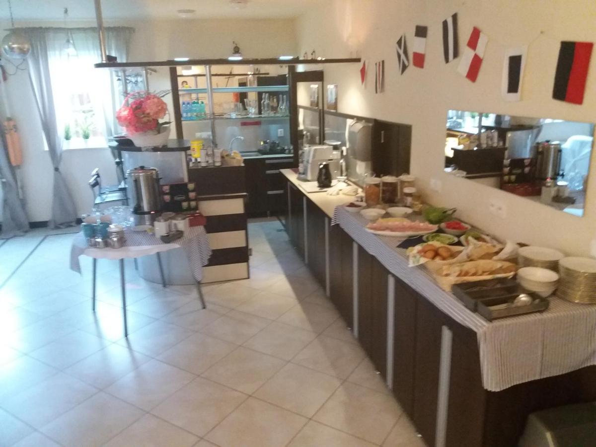 Na Fali Pokoje Goscinne Łeba Exteriör bild