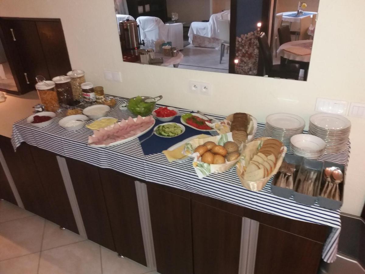 Na Fali Pokoje Goscinne Łeba Exteriör bild