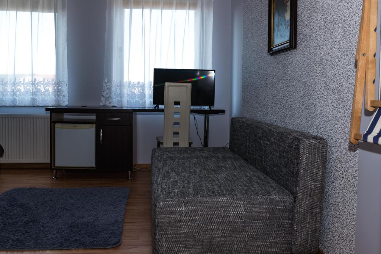 Na Fali Pokoje Goscinne Łeba Exteriör bild