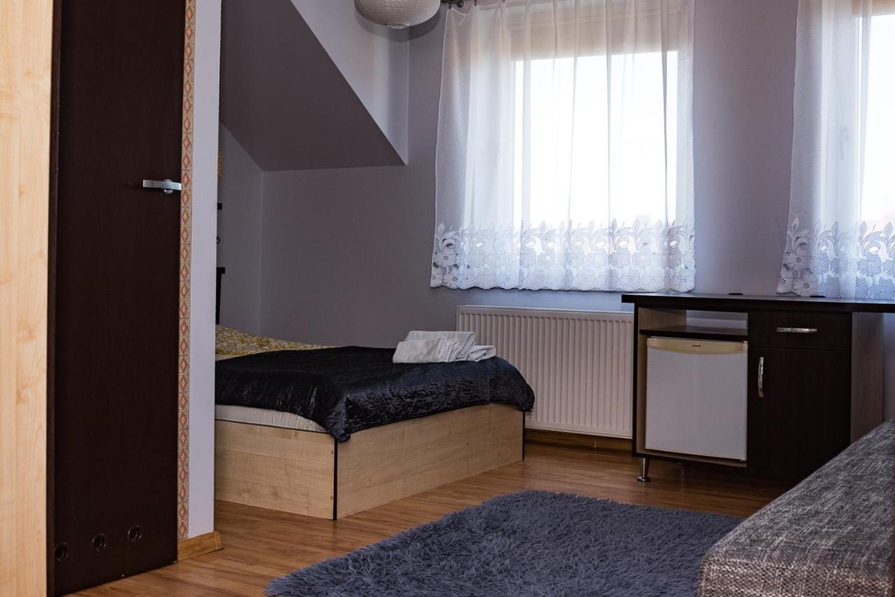 Na Fali Pokoje Goscinne Łeba Exteriör bild